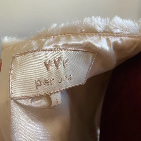 Women’s Rabbit Fur Shawl - Picture 4 of 4